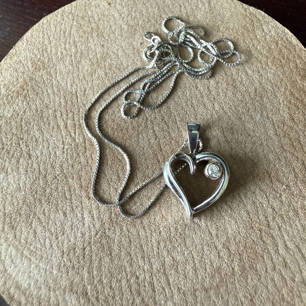 Elegant Silver Heart Pendant Necklace